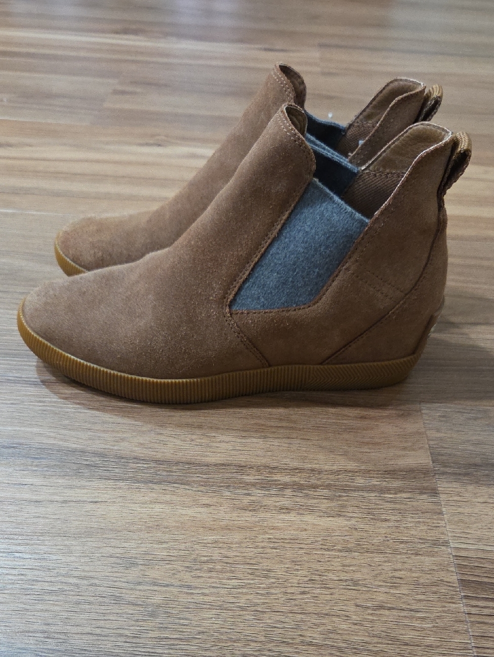 Sorel Women's Tan Suede Chukka Wedge Boots